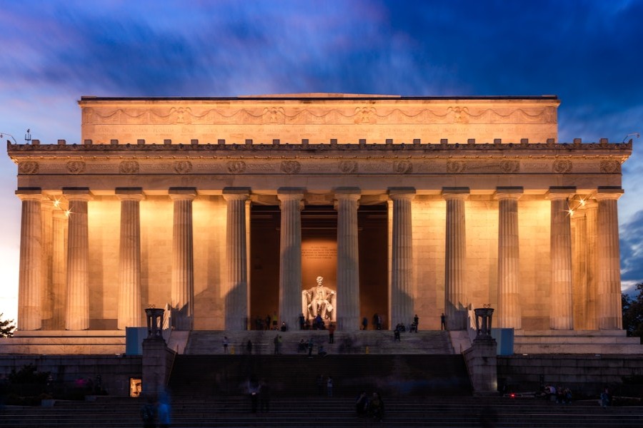 The Lincoln Memorial at night